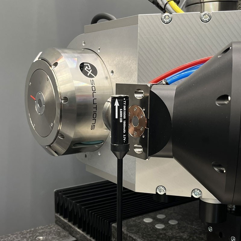 Double source Micro / Nano&nbsp;&nbsp;sur une même plateforme.&nbsp;&nbsp;Pour passer facilement de l'analyse globale d'un échantillon à l'exploration de ses microstructures les plus fines, sans multiplier les équipements.&nbsp;Commutation instantanée entre les deux tubes.&nbsp;Résolution jusqu’à 250 nm en nano-CT.