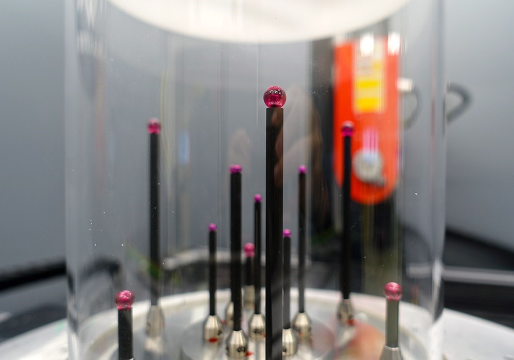 Des configurations adapt&eacute;es &agrave; chaque besoinVersion Metrology : la pr&eacute;cision dimensionnelle certifi&eacute;eLa Metrology Series ajoute &agrave; Explorer la mesure dimensionnelle, avec des performances v&eacute;rifi&eacute;es selon la VDI/VDE 2630, pour les contr&ocirc;les o&ugrave; la fiabilit&eacute; de la mesure est essentielle. Des interfaces intuitives permettent aux techniciens comme aux ing&eacute;nieurs de r&eacute;aliser des inspections sans expertise pouss&eacute;e en tomographie. Disponible sur les EasyTom S et L&nbsp;D&eacute;couvrir la Metrology Series&nbsp;