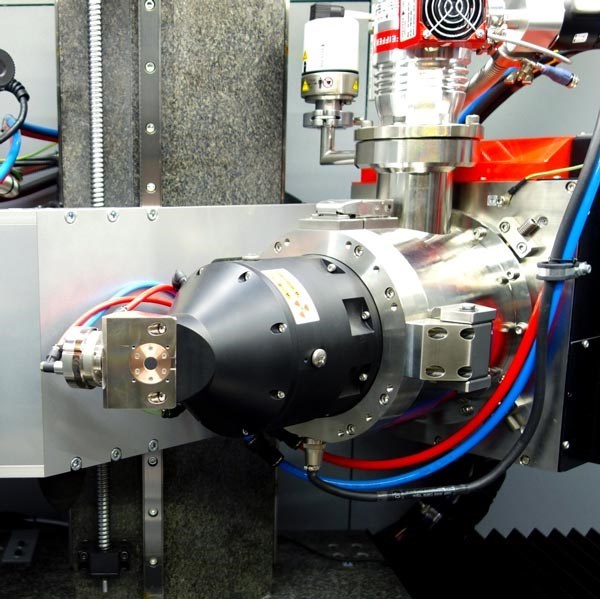 G&eacute;n&eacute;rateur scell&eacute; &ndash; microfoyer 230 kV&nbsp;R&eacute;solution minimale : 2 &micro;m / 4&micro;mTension max. : 230 kV